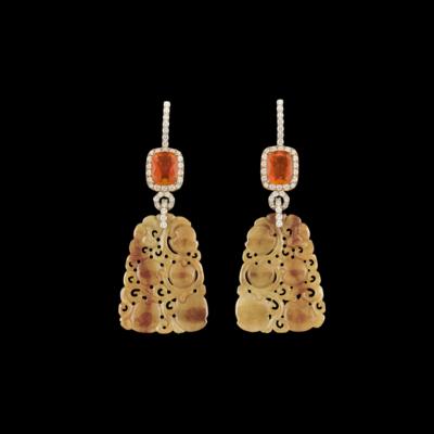 A Pair of Fire Opal and Jade Ear Stud Pendants by A. E. Köchert - Gioielli scelti