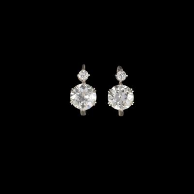A Pair of Old-Cut Brilliant Earrings, Total Weight c. 3.50 ct - Gioielli scelti