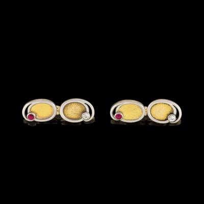 A Pair of Old-Cut Diamond Cufflinks, Total Weight c. 0.15 ct - Gioielli scelti