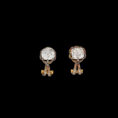 A Pair of Old-Cut Diamond Ear Clips, Total Weight c. 2.40 ct - Exquisite Jewels