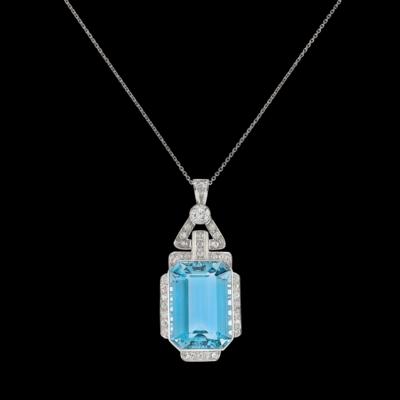 An Aquamarine Pendant c. 32 ct - Exquisite Jewels