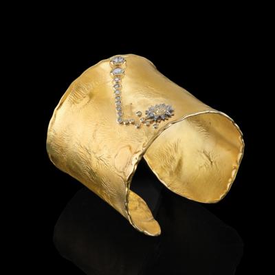 A Brilliant ‘Sun’ Bangle, Total Weight c. 2 ct - Exquisite Jewels