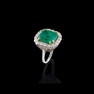 A Brilliant and Emerald Ring - Exkluzivní šperky