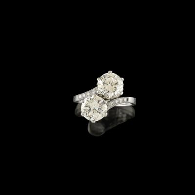 A ‘Toi et Moi’ Brilliant Ring, Total Weight c. 3.75 ct - Gioielli scelti