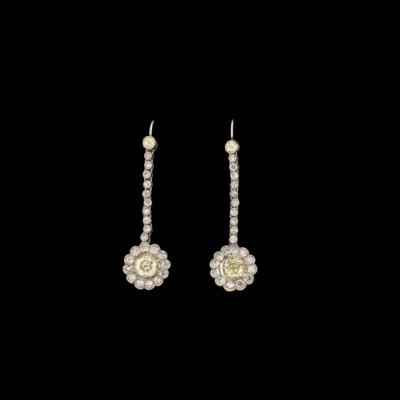 Diamant Ohrgehänge zus. ca. 3,30 ct - Juwelen