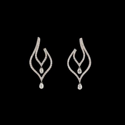 A Pair of Diamond Ear Pendants, Total Weight c. 3 ct - Exkluzivní šperky