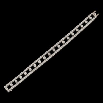 A Diamond Bracelet Total Weight c. 10 ct - Exquisite Jewels
