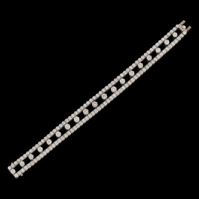 A Diamond Bracelet Total Weight c. 10 ct - Gioielli scelti