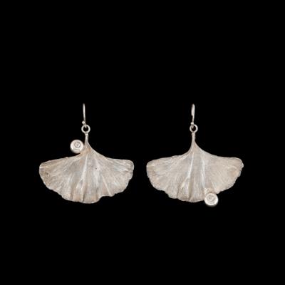A Pair of Ginkgo Ear Pendants by Elisabeth Jesus Kodre-Defner - Exquisite Jewels