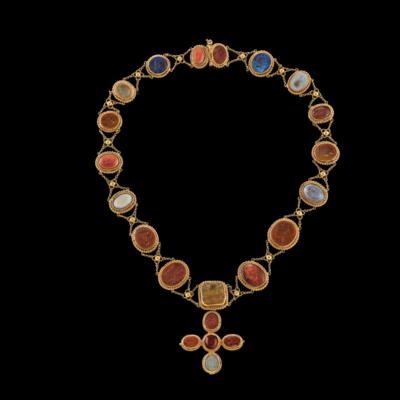 A Gem Necklace - Exquisite Jewels