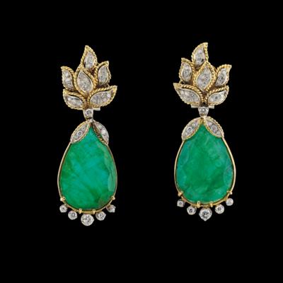 A Pair of Emerald Ear Pendants Total Weight c. 40 ct from the Property of Princess Soraya - Gioielli scelti