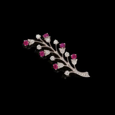 A Brilliant and Ruby Brooch by Tiffany & Co - Gioielli scelti