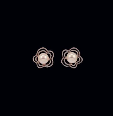 A pair of brilliant and cultured pearl ear clips - Exquisite Jewels