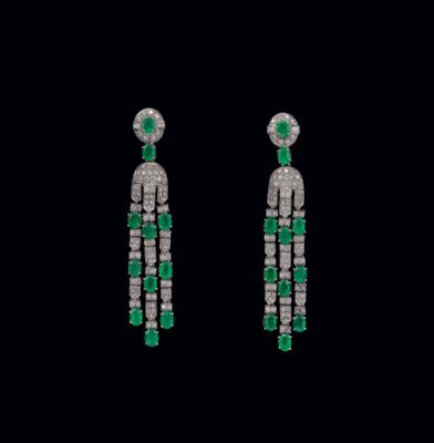 A pair of brilliant and emerald ear clip pendants - Gioielli scelti