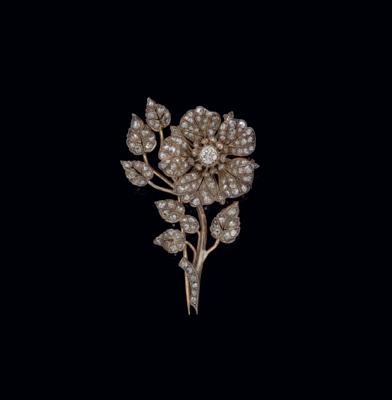 A diamond floral brooch total weight c. 4 ct from an old European aristocratic collection - Exquisite Jewels
