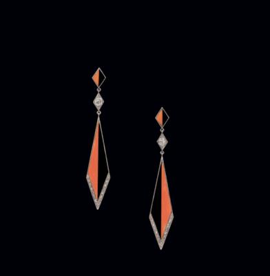 A pair of diamond and coral ear stud pendants - Exkluzivní šperky