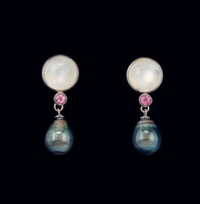 A pair of moonstone and cultured pearl ear clip pendants - Gioielli scelti