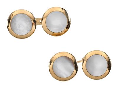 A pair of mother-of-pearl cufflinks - Náramkové a kapesní hodinky