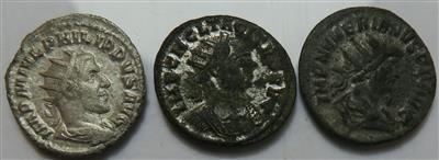 Römische Kaiserzeit, Antoniniane (3 Stk., davon 1 AR) - Münzen und Medaillen