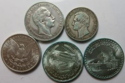 International (12 Stk., davon 6 AR) - Coins and medals