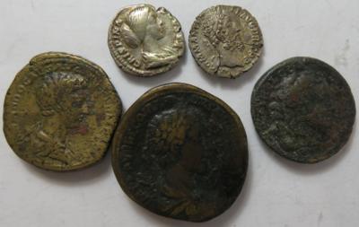 Commodus und Crispina 177-192(5 Stk., davon 2 AR) - Münzen und Medaillen