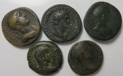 Vespasianus bis Antoninus Pius und Faustina I. 69- 161 (ca. 54 Stk., davon ca. 15 AR) - Münzen und Medaillen