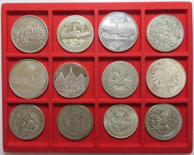 Deutschland (ca. 550 Stk. auch wenig AR in Koffer) - Coins and medals