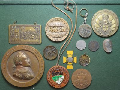 Medaillen international (ca. 13 Stk., dabei auch 2 Münzen) - Coins and medals