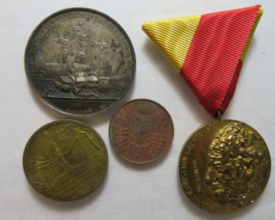 Medaillen (4 Stk., davon 1 AR) - Mince a medaile