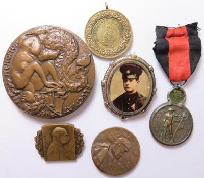 Medaillen u.ä. (ca. 19 Stk., davon 2 AR) - Münzen und Medaillen