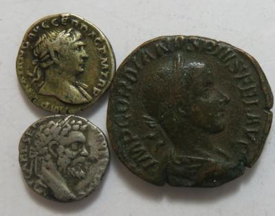 Römische Kaiserzeit (ca. 16 Stk., davon 3 AR) - Mince a medaile