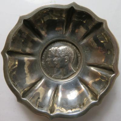 Silberschale mit Galvano der Hochzeitsmedaille 1854, Franz Josef und Elisabeth - Coins and medals