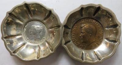 Silberschalen mit britischen Medaillen (2 Stk.) - Mince a medaile