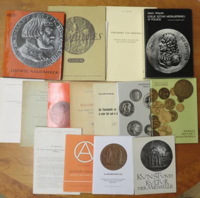 Literatur zum Thema Medaillen(ca. 15 Stk.) - Coins and medals