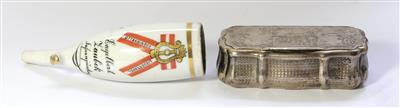 (ca. 20 Teile) u. a. Silberne Deckeldose mit im Deckel gravierter Harfe und den Initialen R-L, - Mince a medaile