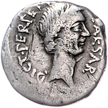 Gaius Iulius Caesar 100-44, geprägt unter L. AEMILIUS BUCA - Münzen, Medaillen und Papiergeld