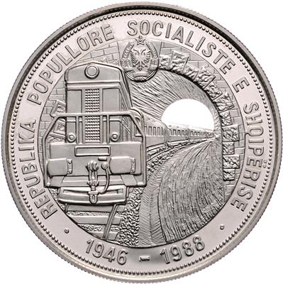 50 Leke 1988. 42 Jahre Eisenbahn in Albanien. KM 62; =169,21 g, - Mince, medaile a papírové peníze