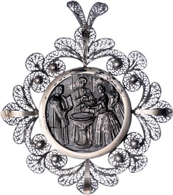 Taufmedaillon in filigraner Einfassung - Monete, medaglie e cartamoneta