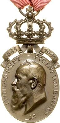 Militärische Jubiläumsmedaille mit Krone und Jahreszahlen 1821 - 1911, - Orden und Auszeichnungen