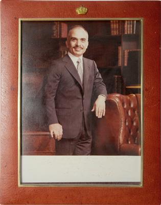 Geschenkportrait König Hussein von Jordanien - Orden und Auszeichnungen