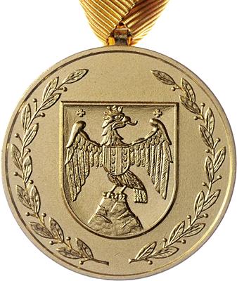 Lot Auszeichnungen und Abzeichen Burgenland, - Orders and decorations