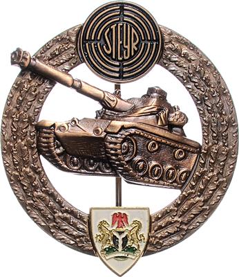 Panzerfahrer - Abzeichen der Firma Steyr mit Wappen von Nigeria - Onorificenze e decorazioni