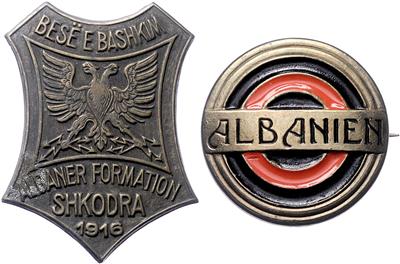 2 Kappenabzeichen Albanien, - Orden und Auszeichnungen