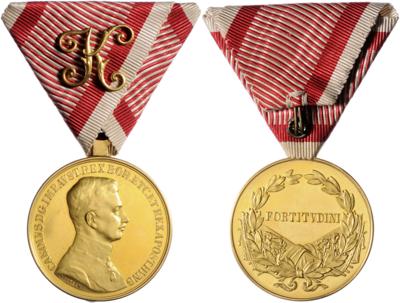 Goldene Tapferkeitsmedaille für Offiziere, - Medaile a vyznamenání