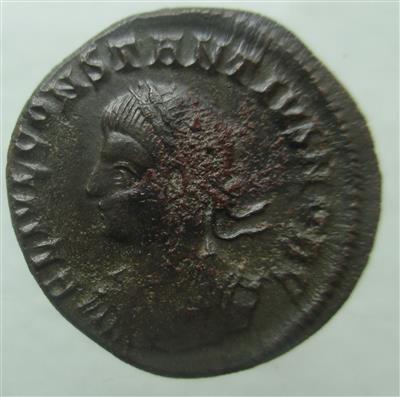 Constantius II. als Caesar - Mince a medaile