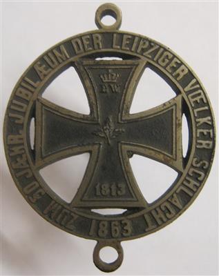 Eisengußmedaille 1863 in Form des Eisernen Kreuzes zum 50. Jahrestag der Völkerschlacht von leipzig. =41 mm=, - Münzen und Medaillen