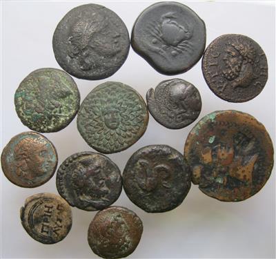 Griechische Bronzemünzen - Monete e medaglie