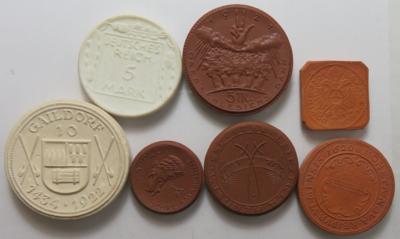 Porzellan und Steinzeug (ca. 17 Stk. Notgeld und Medaillen) - Münzen und Medaillen