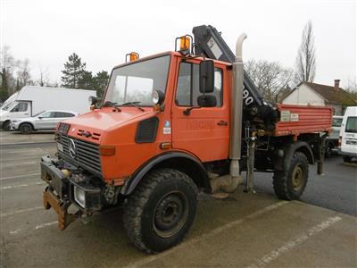 Zugmaschine "Mercedes Benz Unimog U1250" mit Frontladekran, - Cars and vehicles