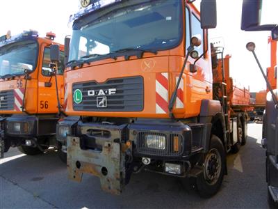 LKW "MAN 26.364 FAVLK" (3-achsig) mit Frontladekran "Hiab 095-2", - Cars and vehicles ASFINAG